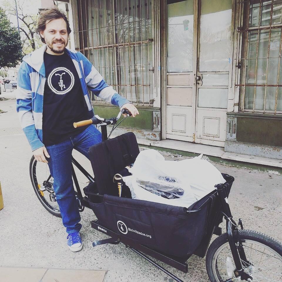 Leo Spinetto en bicicleta cargo